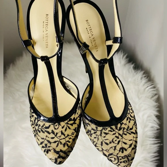 Bottega Veneta Black & Beige Lace “Perfect T” Strap Pointed Toe Pumps. Auth. - Picture 5 of 17